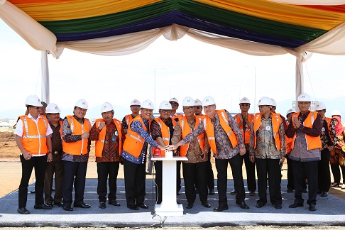 https://images-residence.summarecon.com/images/gallery/article/7057/groundbreaking tol 149 5 april 2018 1.jpg